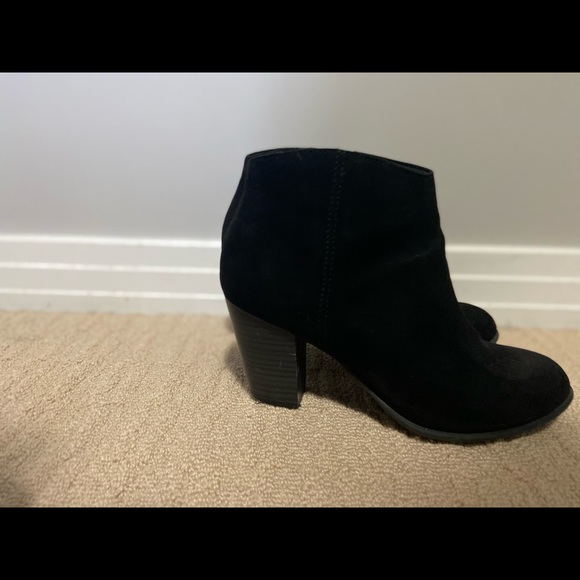Old navy black ankle booties - Picture 7 of 9